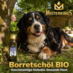 Glücklicher Hund entspannt im Schatten neben einer Flasche Borretschöl – MisterKings Naturöl für Hunde und Katzen.