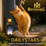 Glückliche Katze zuhause im Morgenlicht neben einer Flasche DAILYSTARS – MisterKings Naturöl für Hunde und Katzen.